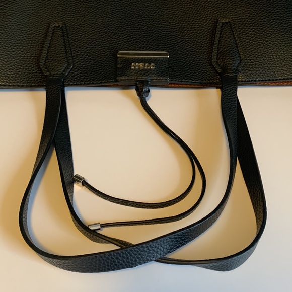 🖤⭐️🤎GUESS BOBBI INSIDE OUT REVERSIBLE TOTE. - Picture 8 of 11